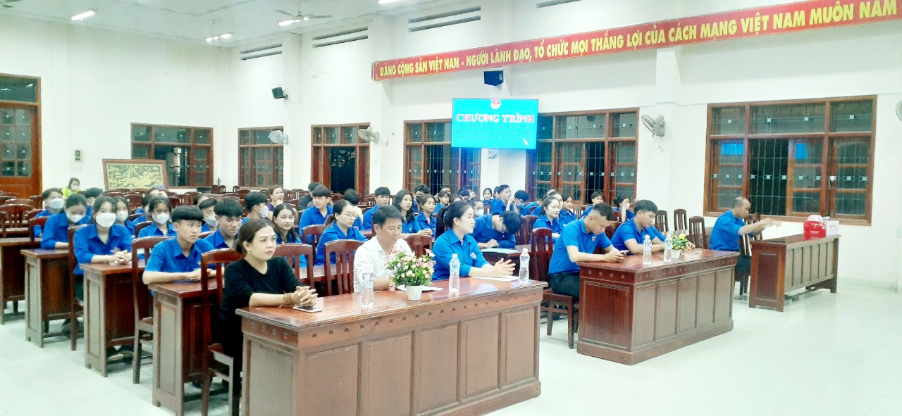Đoàn TN xã Nhơn Hậu tổ chức Chương trình kỷ niệm 92 năm Ngày thành lập Đoàn TNCS Hồ Chí Minh